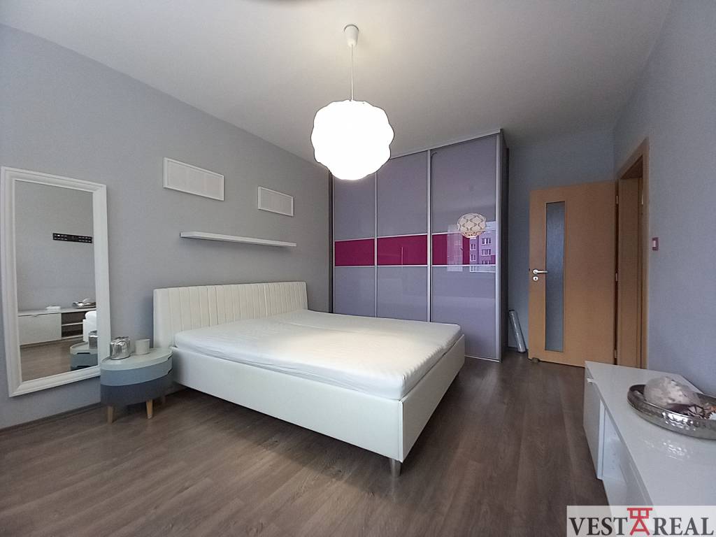 Rezervované: 3 izbový byt s balkónom Trnava- Nerudova - 13