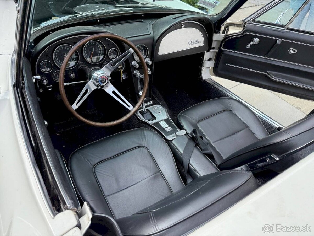 Chevrolet Corvette C2 Convertible z roku 1965. - 13