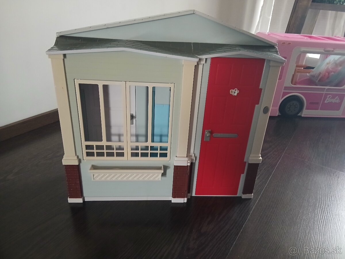 Barbie karavan + sanitka - 13