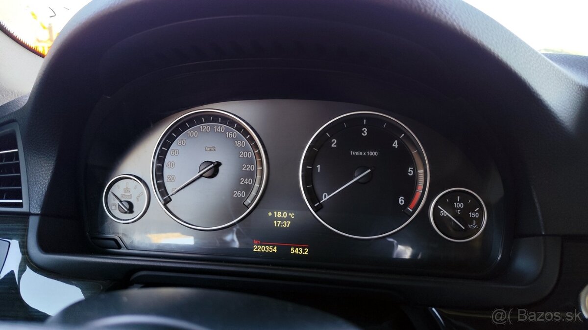 BMW F11 530d xDrive Touring Luxury 190kW 11/2013 220000km - 13