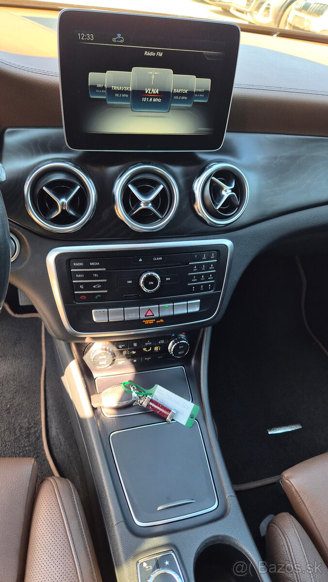Mercedes-Benz GLA 180 Entry A/T - 13