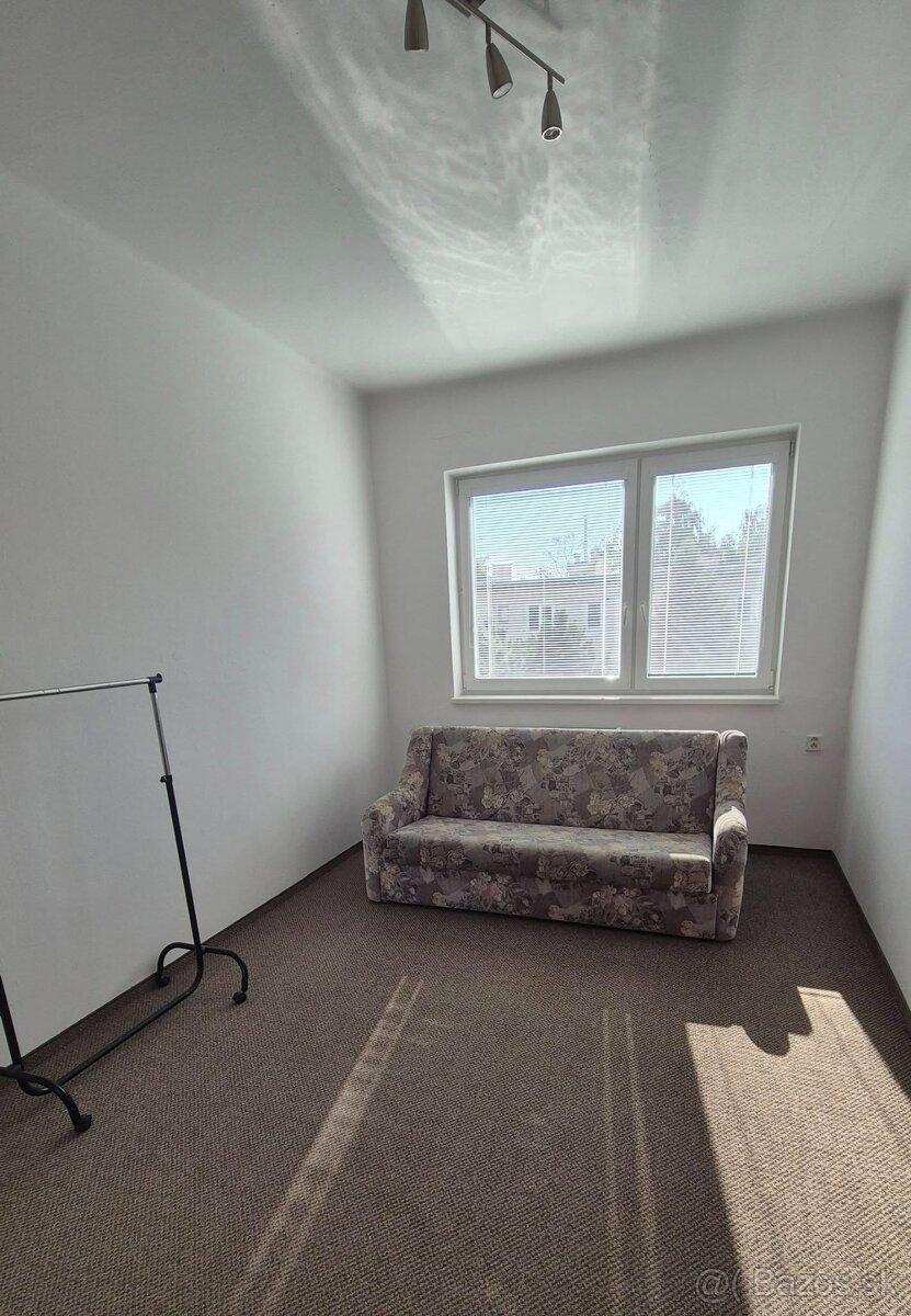 Na prenájom zariadený svojpomocný byt /93m2/ s garážou, KN - 13