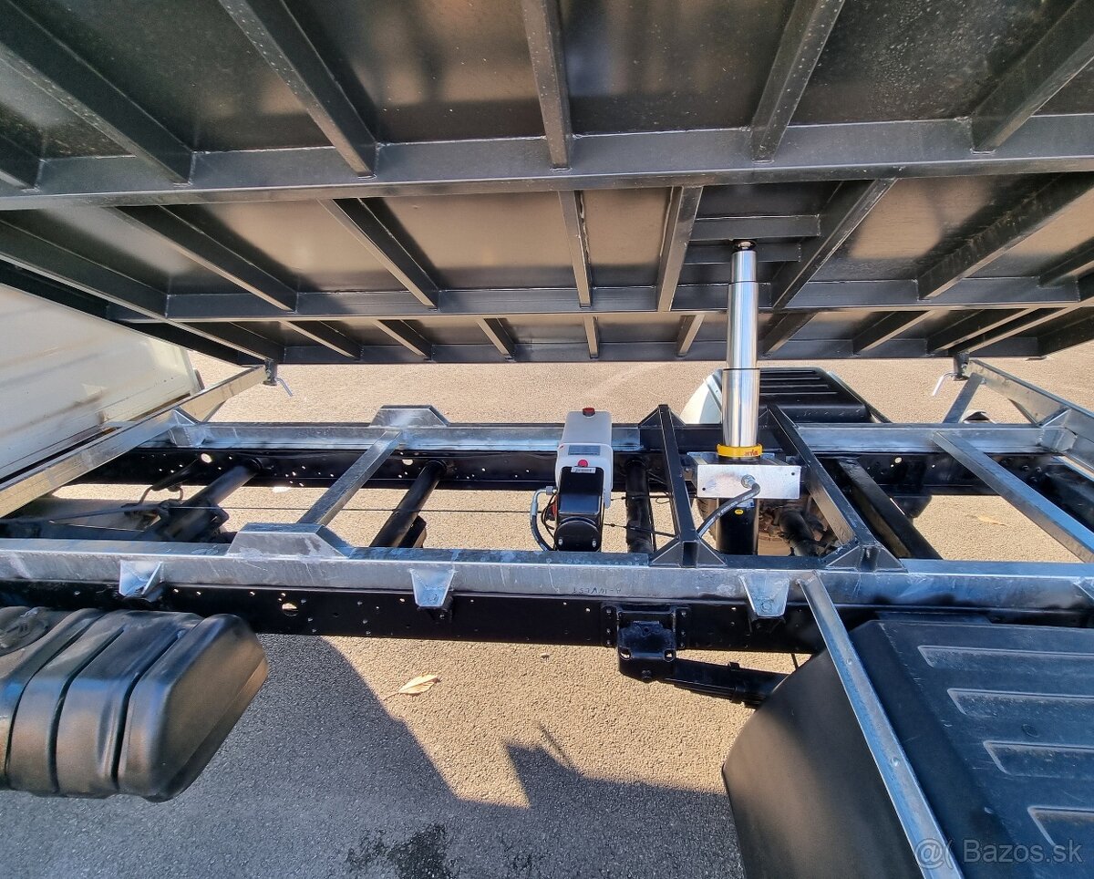 IVECO DAILY 3-stranny sklapac iveco daily 65c17 6.5T - - 13