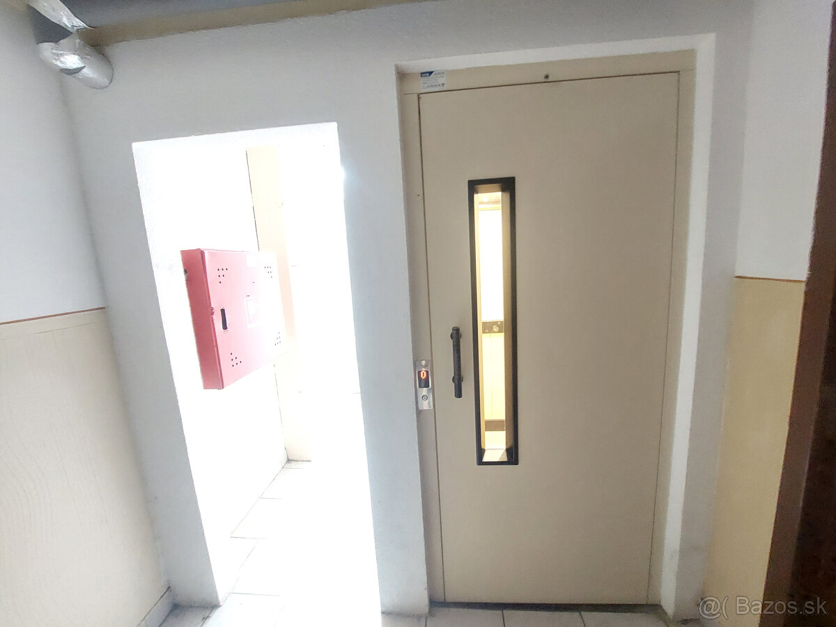 EXLUZÍVNE ponúkame na predaj 3 izbový byt v Trenčianskych Te - 13