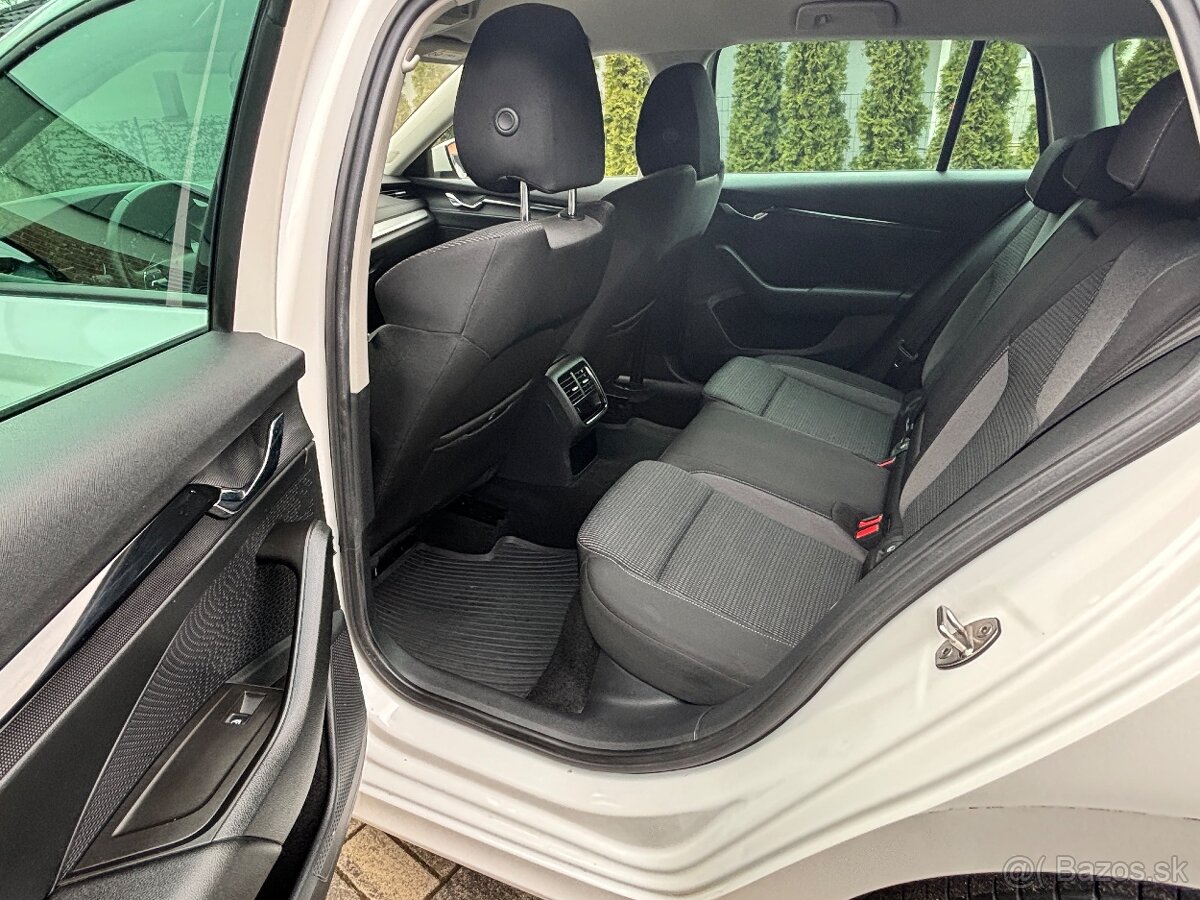 Škoda Octavia Combi Ambition - 13