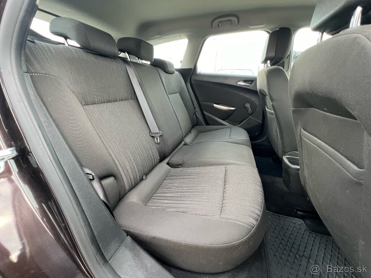 Opel Astra 1.4T benzín, 103kW, MT/6, rok:04.2012. - 13