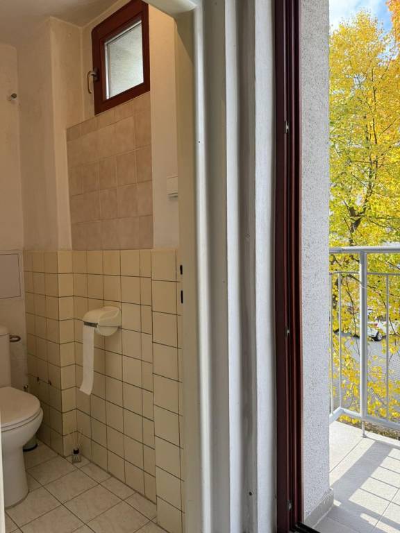 Novinka: Priestranný svetlý byt s balkónmi pri Kuchajde. Vaj - 13