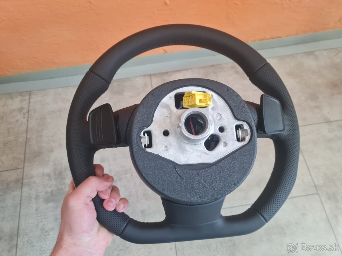AUDI MULTIFUNKCNY VOLANT S AIRBAGOM A PADLAMI, červená niť - 13