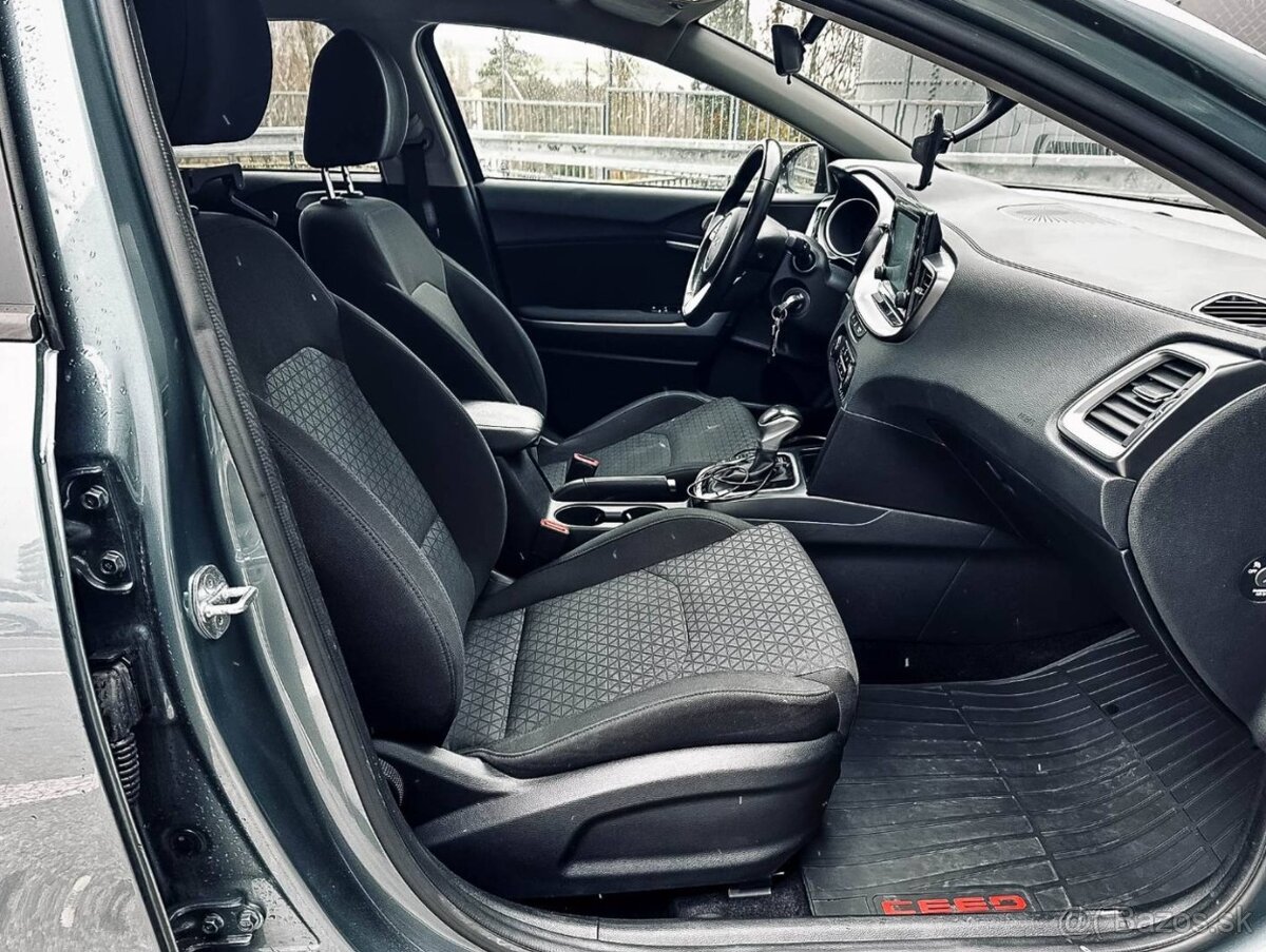 Kia Ceed SW 1.5 T-GDi Silver A/T - 13