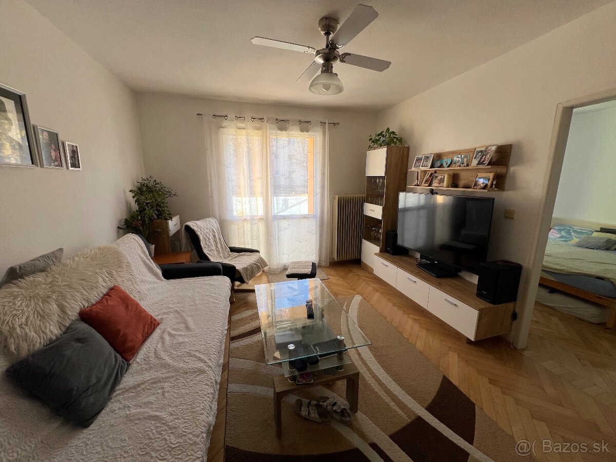 Na predaj slnečný zrekonštruovaný 2 izbový byt Valaská - 13