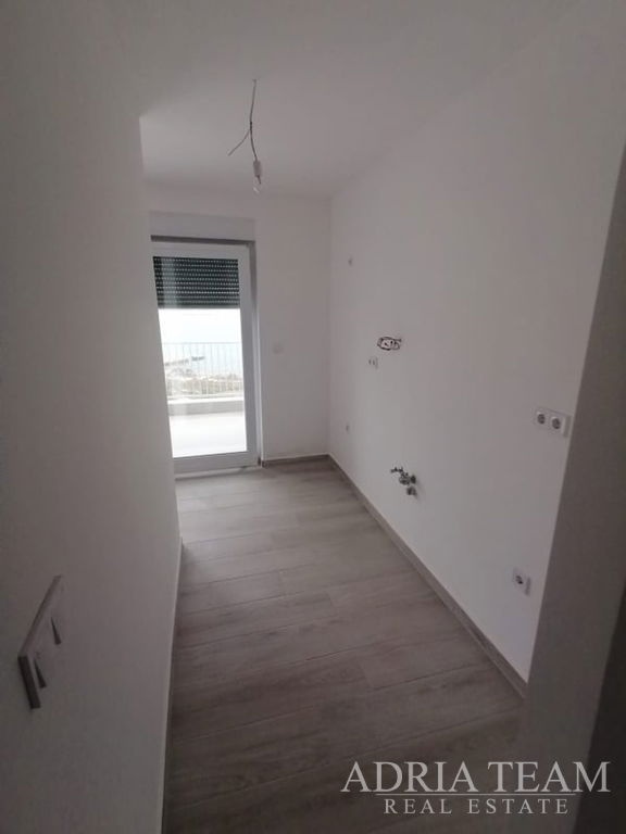 CHORVATSKO, 🌊 APARTMÁN S VÝHĽADOM NA MORE – LEN 10 m OD PLÁ - 13
