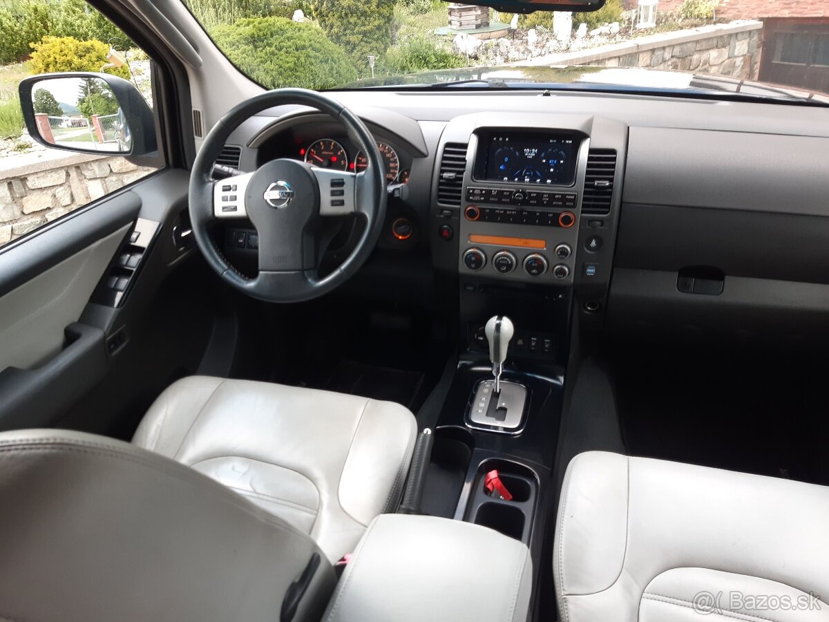 Nissan pathfinder 2.5dti,7miestne - 13