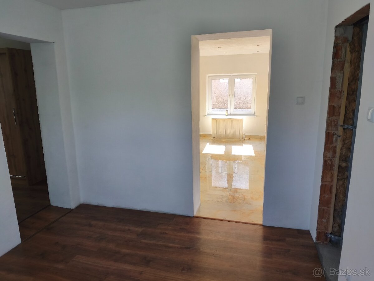 2. Izbový rodinný dom SKLENÉ 558m² - 13