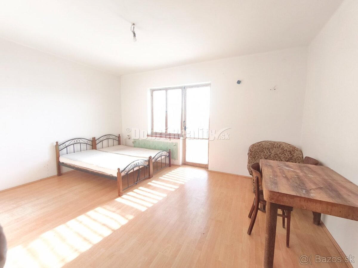 Priestranný ,slnečný rodinný dom v pôvodnom stave , vhodný n - 13