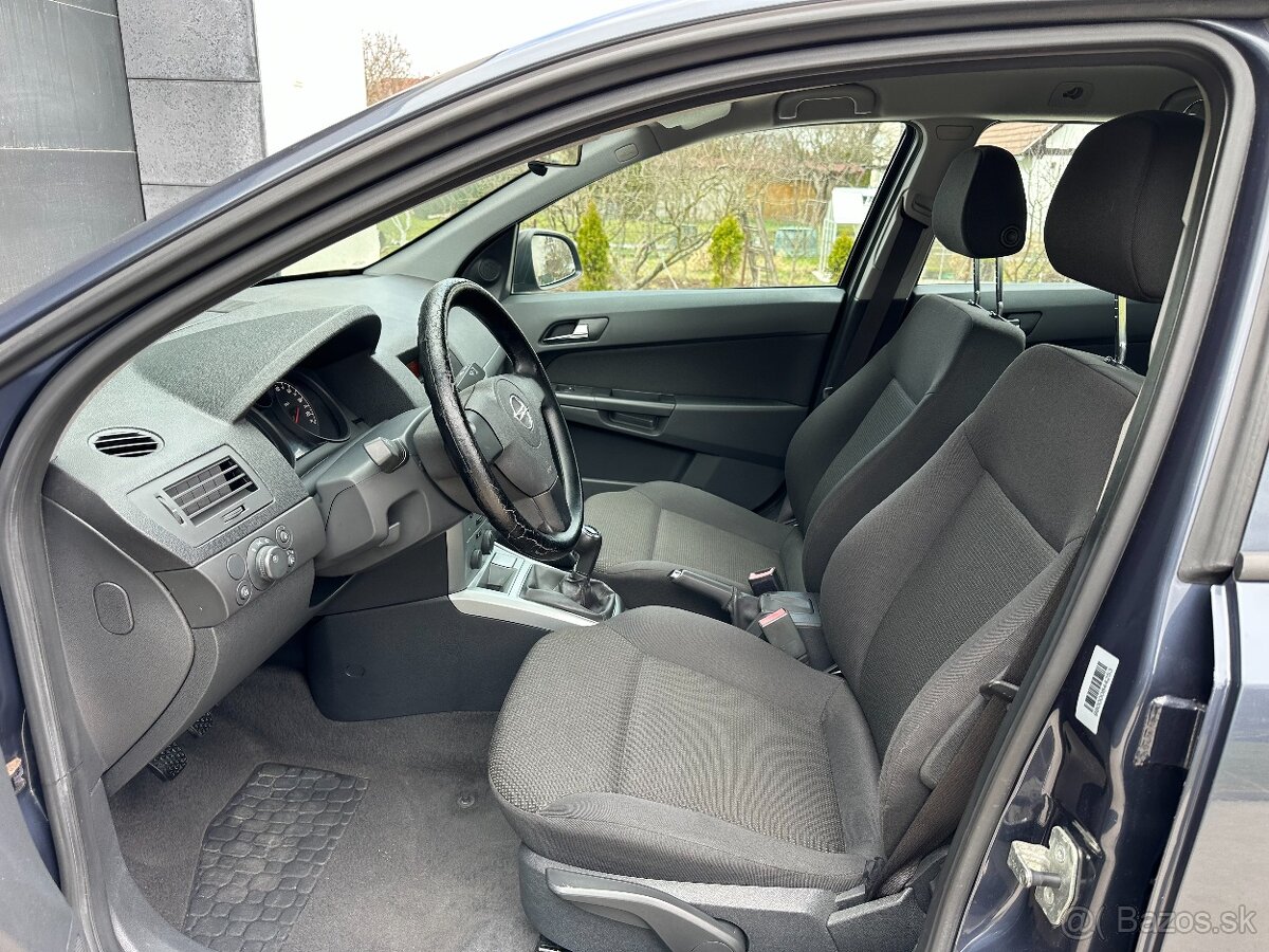 Opel Astra Caravan 1.9 CDTi r.v2010 - 13