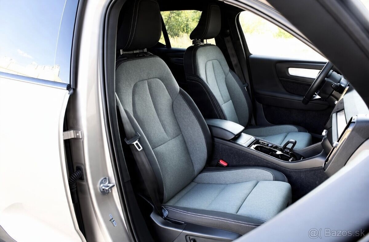 Volvo XC40 2.0 B3 mHEV Plus Dark, FINANCOVANIE - 13