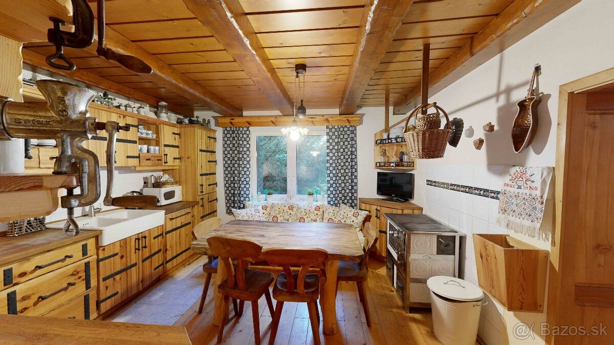 Chalupa po úspešnom režiserovi v obci Stará Turá-časť Paparď - 13