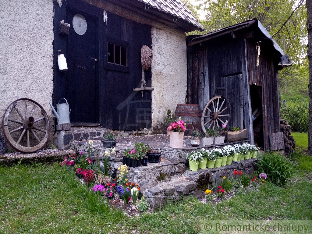 SKVELÁ CENA Exkluzívne - Dom/ chalupa na samote v objatí - 13