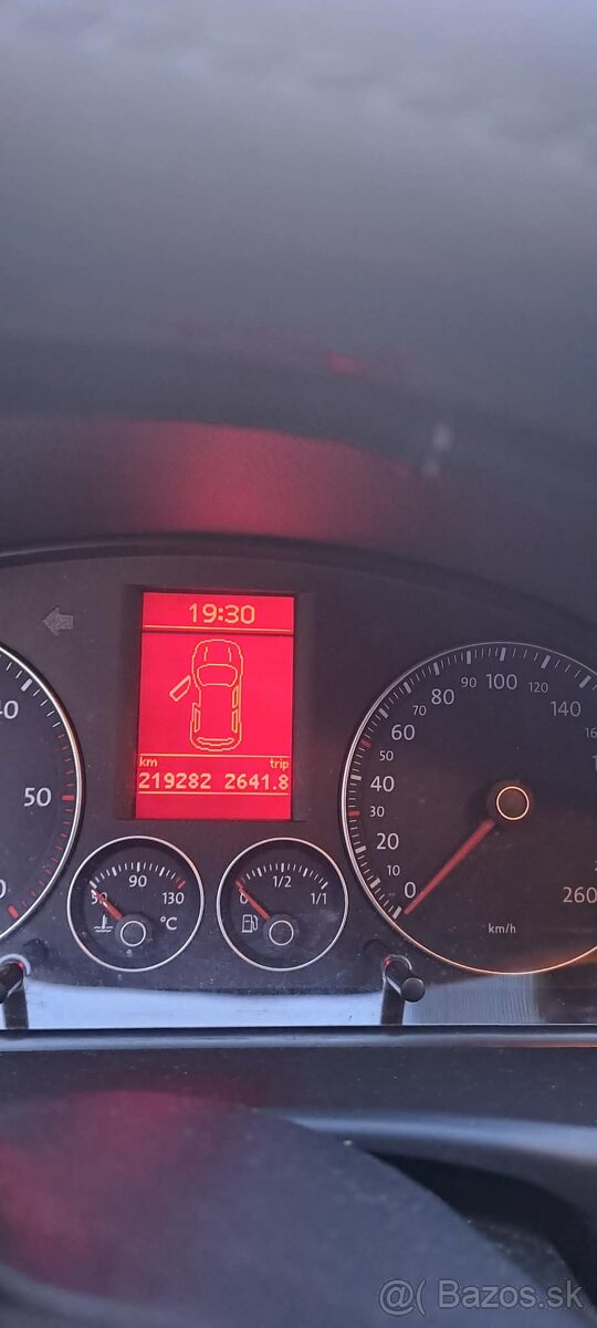 Predám Volkswagen Touran (2010) - 13