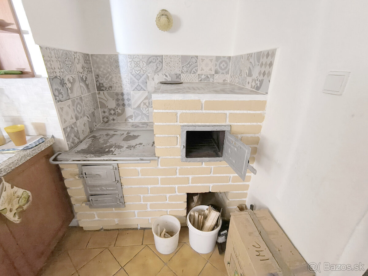 ROZPRÁVKOVÁ KOMPLETNE ZREKONŠTRUOVANÁ ZARIADENÁ CHATA NA LV - 13