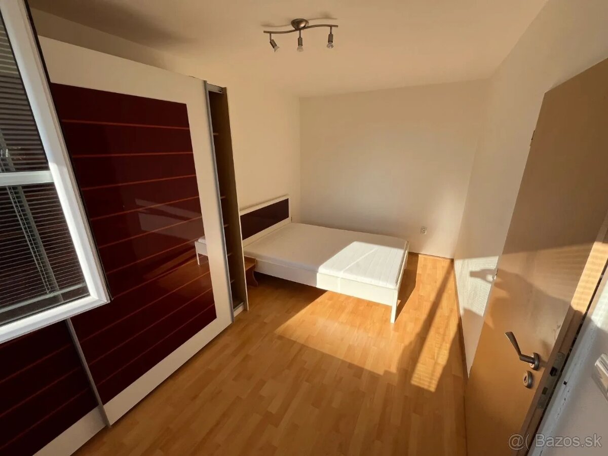 NA PREDAJ 2 IZBOVÝ BYT TRENČÍN, JUH, GARÁŽOVÉ STÁTIE - 13