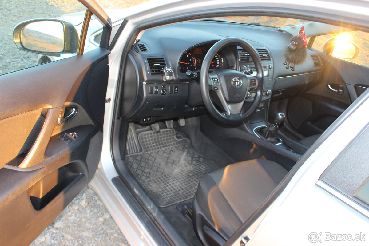 Toyota Avensis - 13