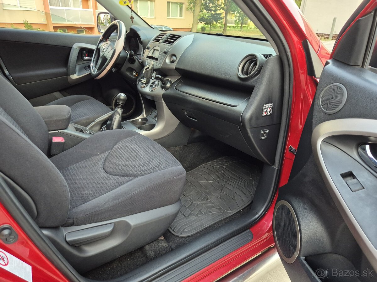 Toyota Rav4 2.2 d-4d 4x4 NOVÁ STK - 13