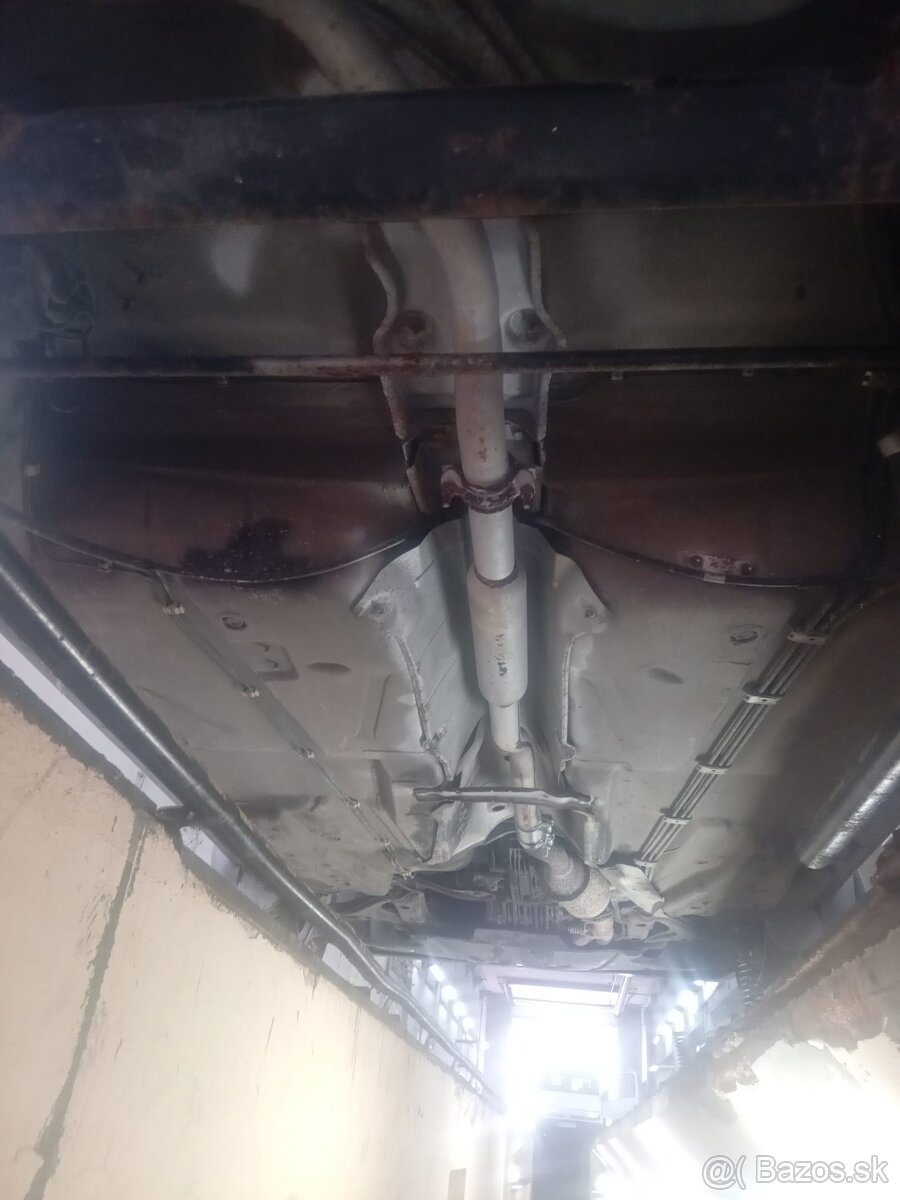 Predám AUDI 80 2.0 E - 13