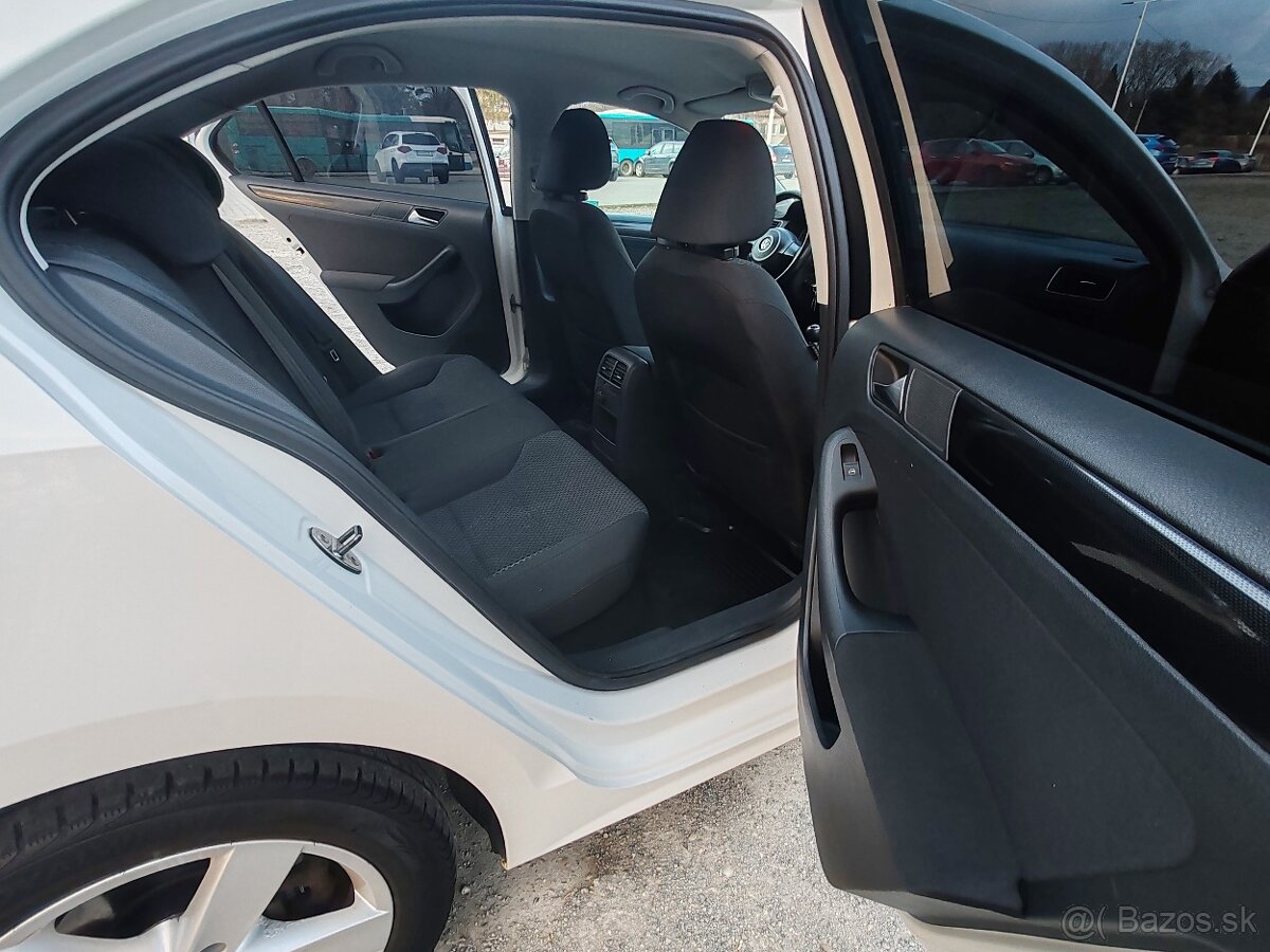 VOLKSWAGEN JETTA 1,6TDI - 13