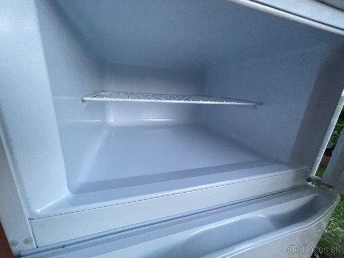 Chladnička s mrazničkou - INDESIT - 13