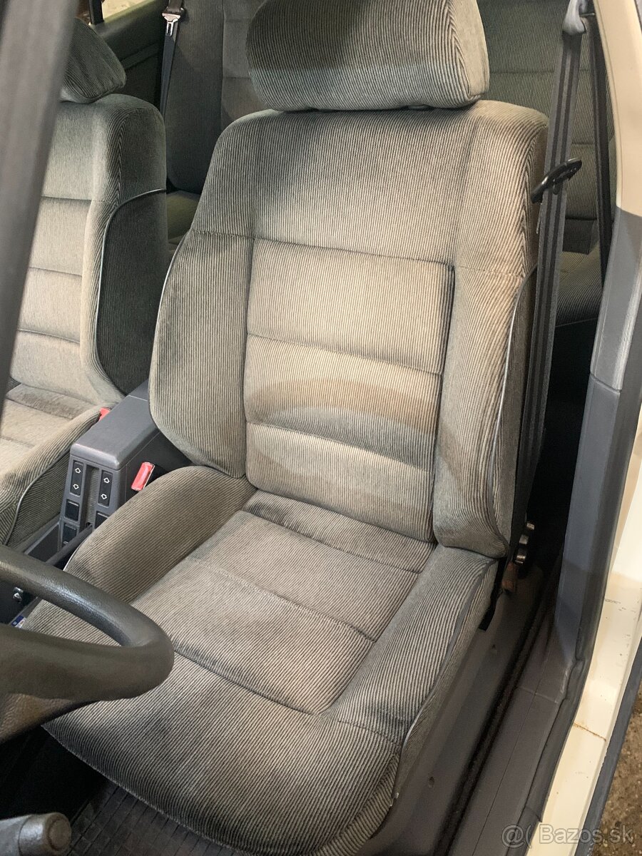 PEUGEOT 405 1,9 D - 13