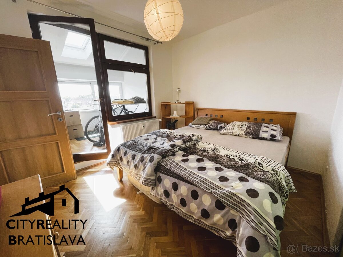 Výnimočný 3-izbový byt s veľkou presklenou terasou v srdci P - 13