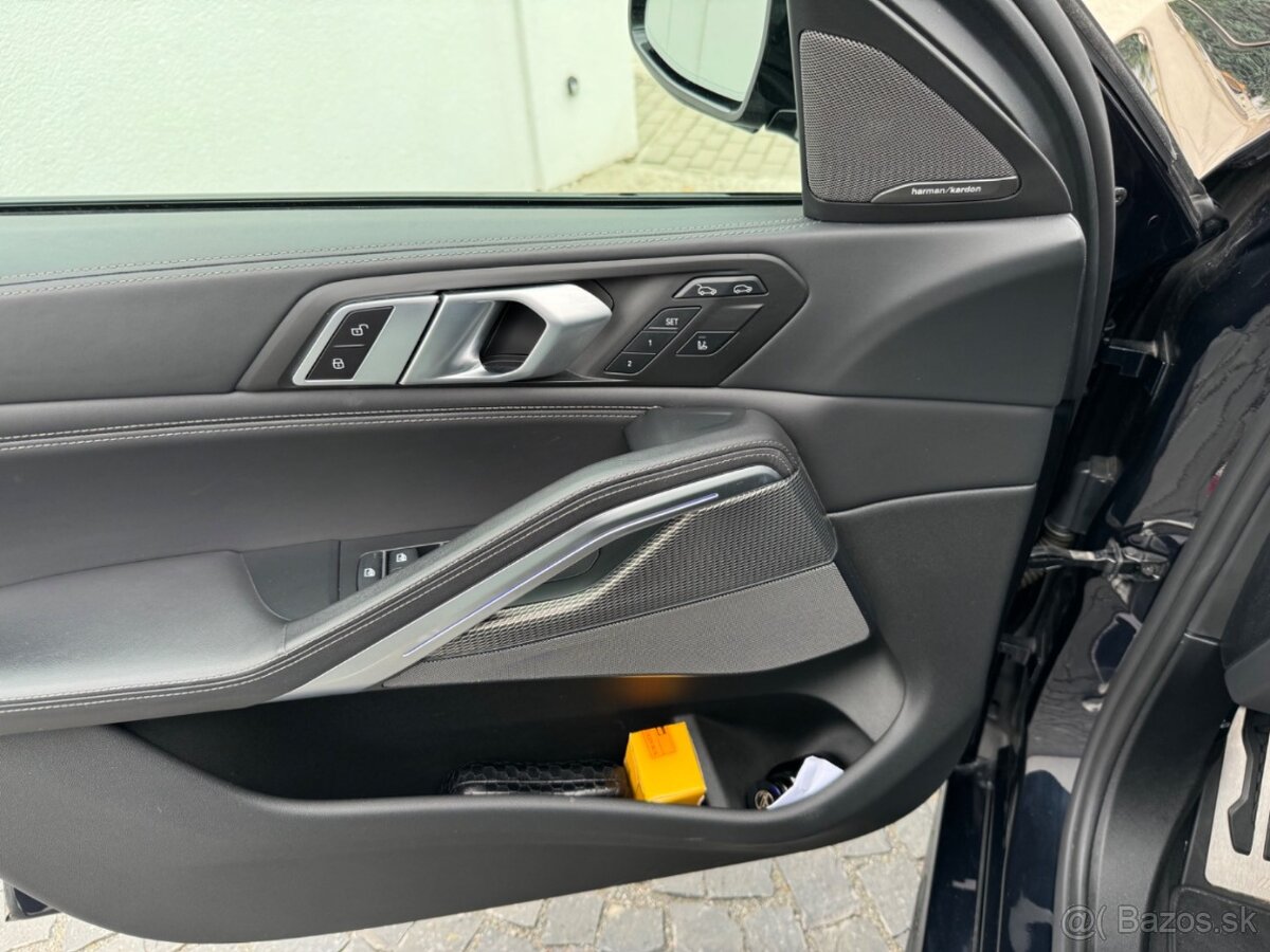 BMW X6 M50i, 2021 rok, 390 kW - 13