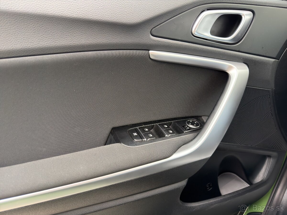 Kia XCeed 1.5 T-GDi Silver A/T - 13