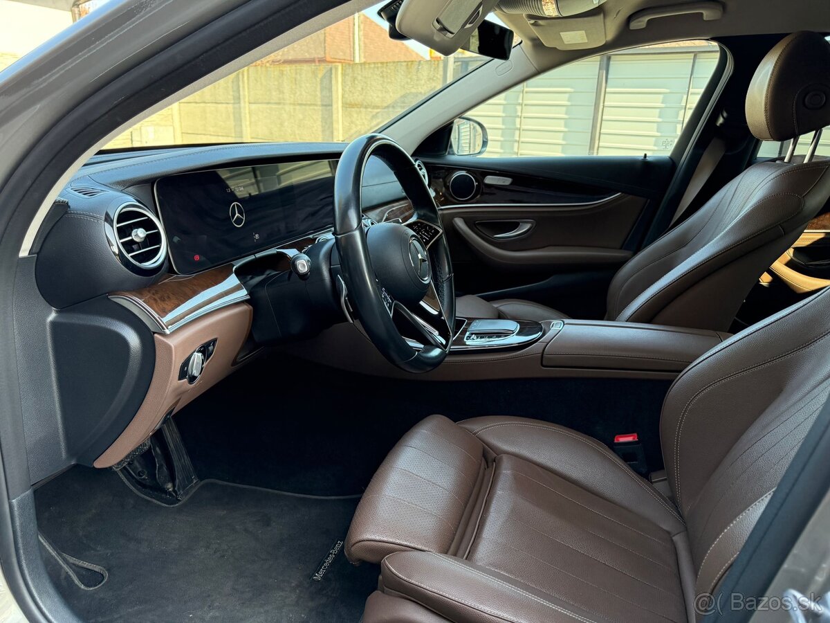 Mercedes-Benz E trieda Sedan - 13