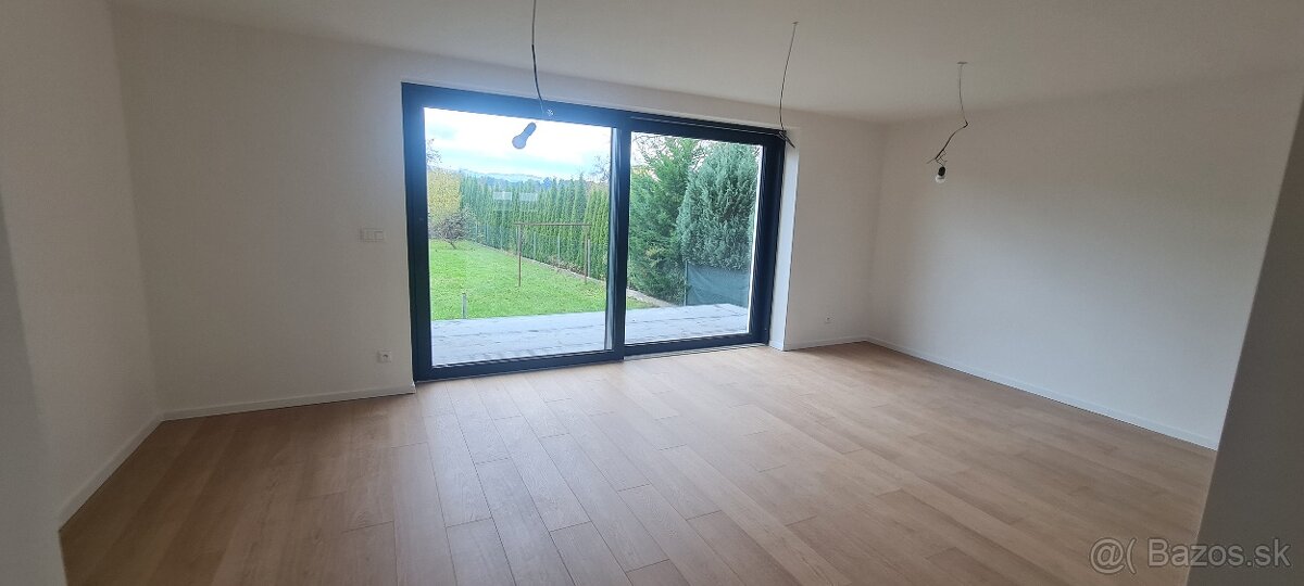 REKONŠTRUKCIA -5 IZB. RODINNÝ DOM, ŽILINA-DVOJGARÁŽ, 402m2 - 13