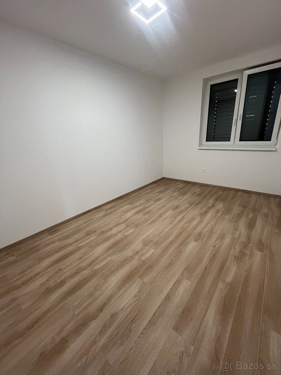 3 izb. byt s vlastným pozemkom + 2 parkovacie miesta - 13