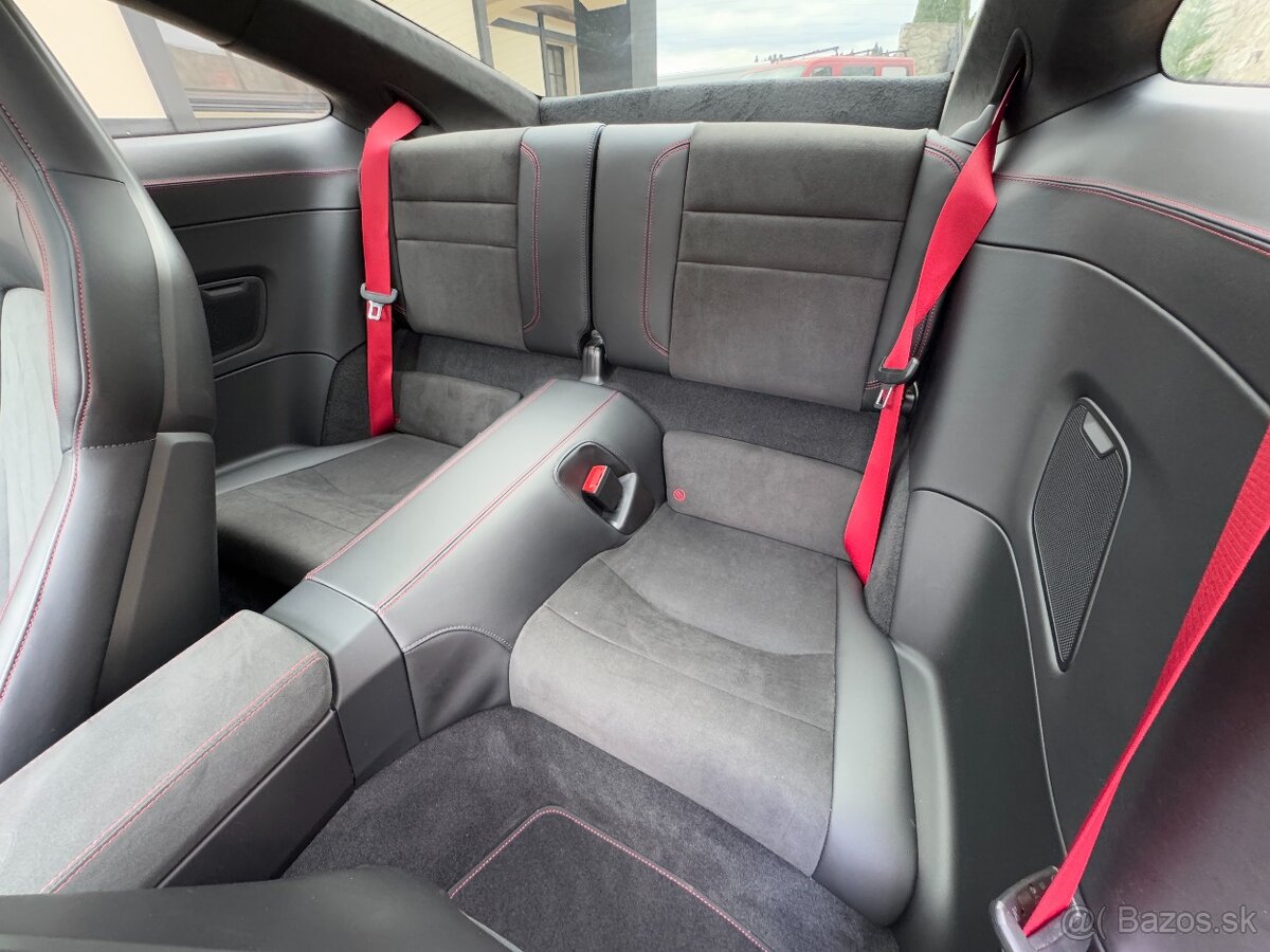 Porsche 911 Carrera 4 GTS - 13