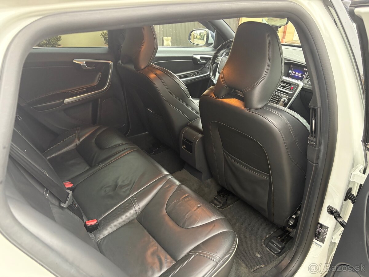 Vovlo V60 R design D4 - 13