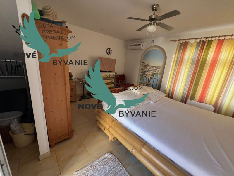 Dom s troma apartmánmi blízko mora v Chorvátsku - 13