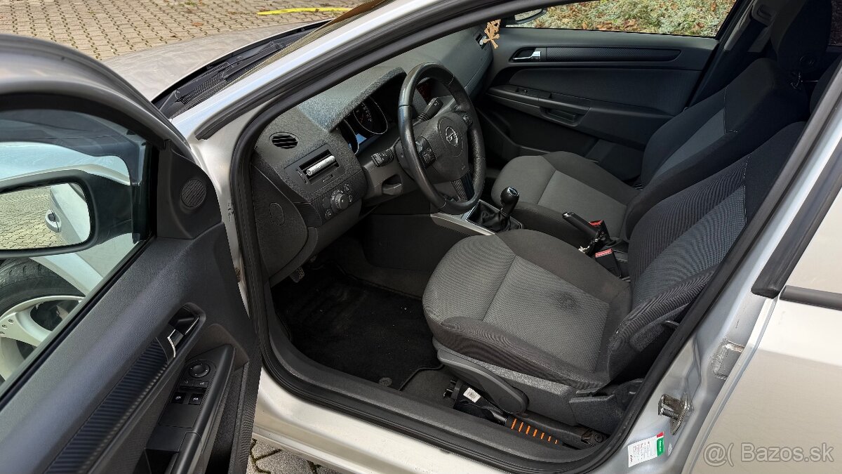 Opel Astra H Combi - 13