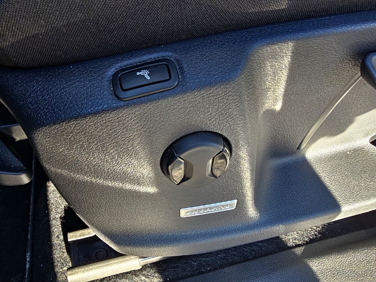 Volkswagen Touran 2.0 TDi Highline DSG - 13