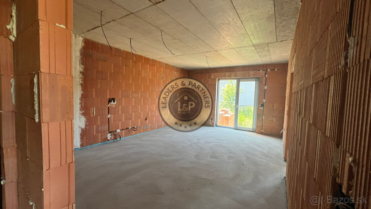 NA PREDAJ - Rodinný 4-izbový holobyt v novostavbe v Lipanoch - 13