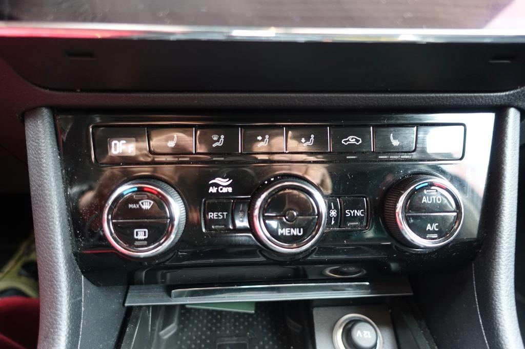 Predám Škoda Superb 3 combi ročník 2022 DSG - 13