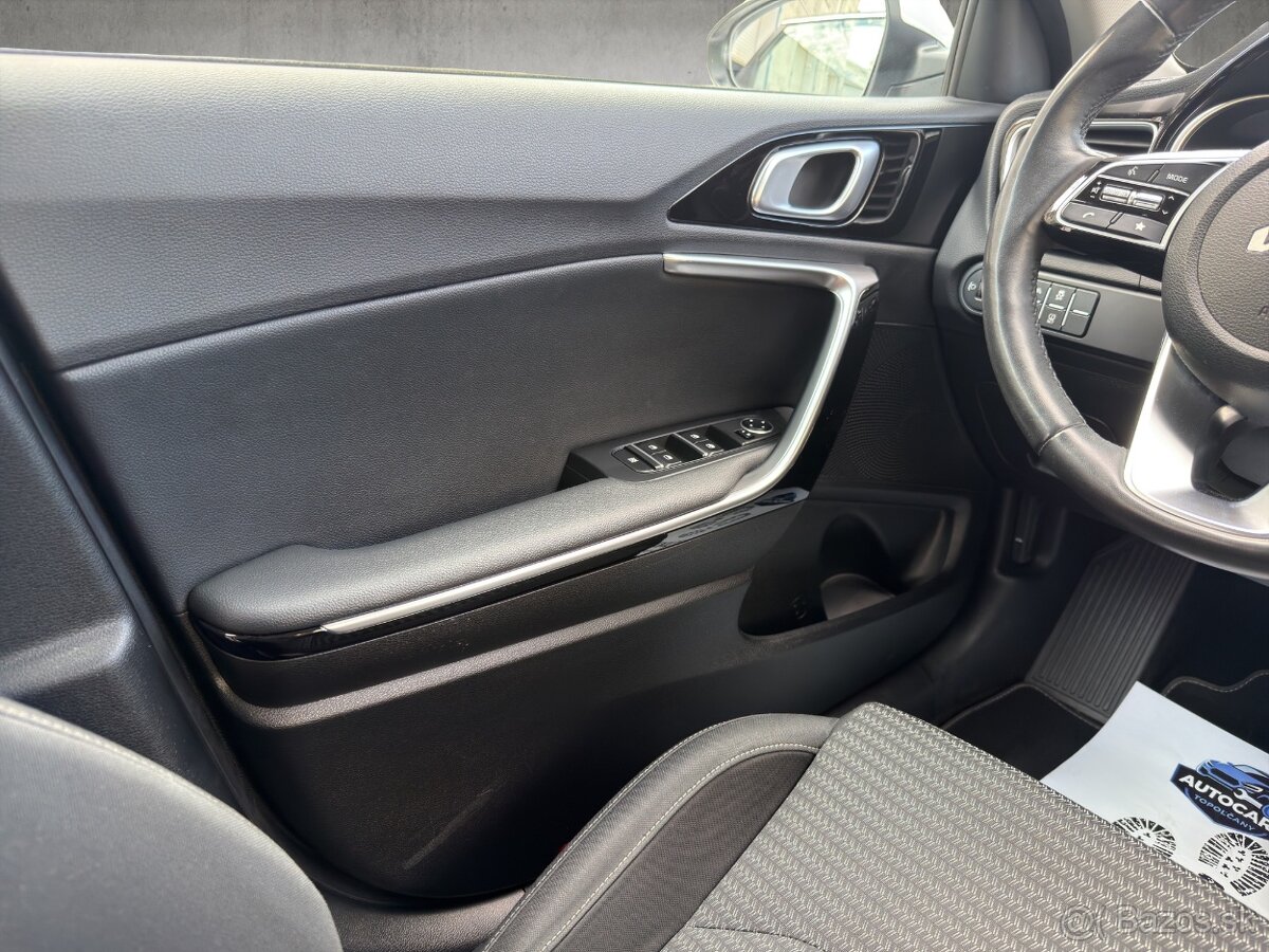 Kia Ceed SW 1.6 CRDi mHEV Gold A/T - 13