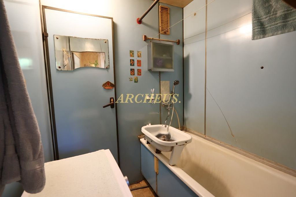 Veľký 2-izbový byt v pôvodnom stave na prerábku - 13