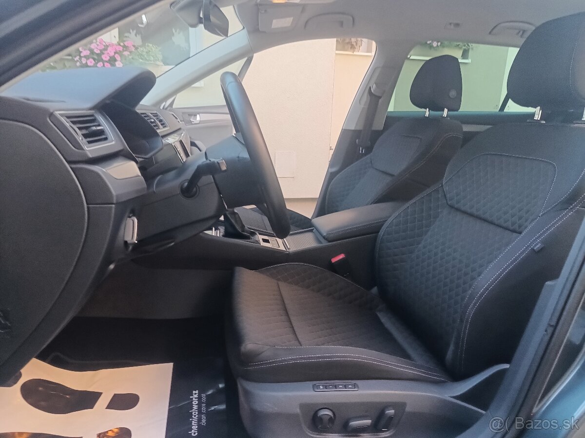 Škoda Superb Combi 2.0 TDI Style Manuál - 13