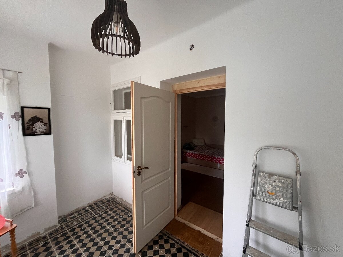 MAĎARSKO - MESZES - 4 IZBOVÝ ZREK. RD - 13