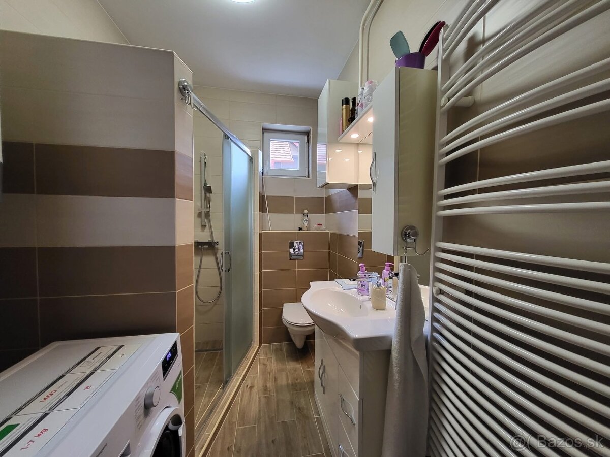 Dunakiliti – Rekonštruovaný dom a garzónka na veľkom pozemku - 13