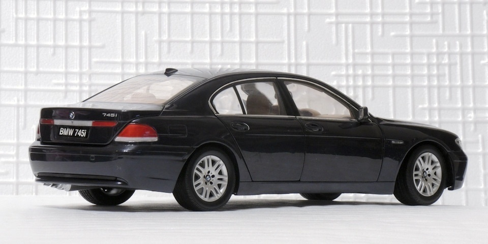 Predám model BMW 745i, e65, mierka 1:18, zn. KYOSHO. - 13